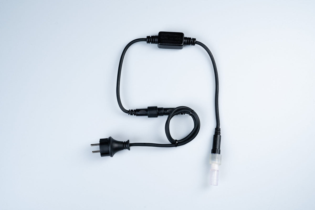 MK Illumination Rope Light QF+ Anschluss-Set 1,5 m – Netzkabel mit Gleichrichter, Einspeisepin & Endkappe (Pflichtzubehör) (001-021) – Anwendung / Detail