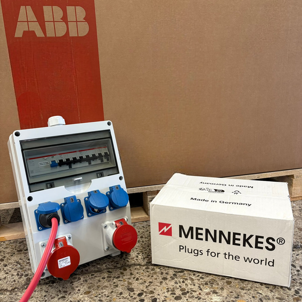 SANOS Wandverteiler ABB/Mennekes - 1x CEE 32A 1x CEE 16A und 4x Schukodosen mit FI | SAN014