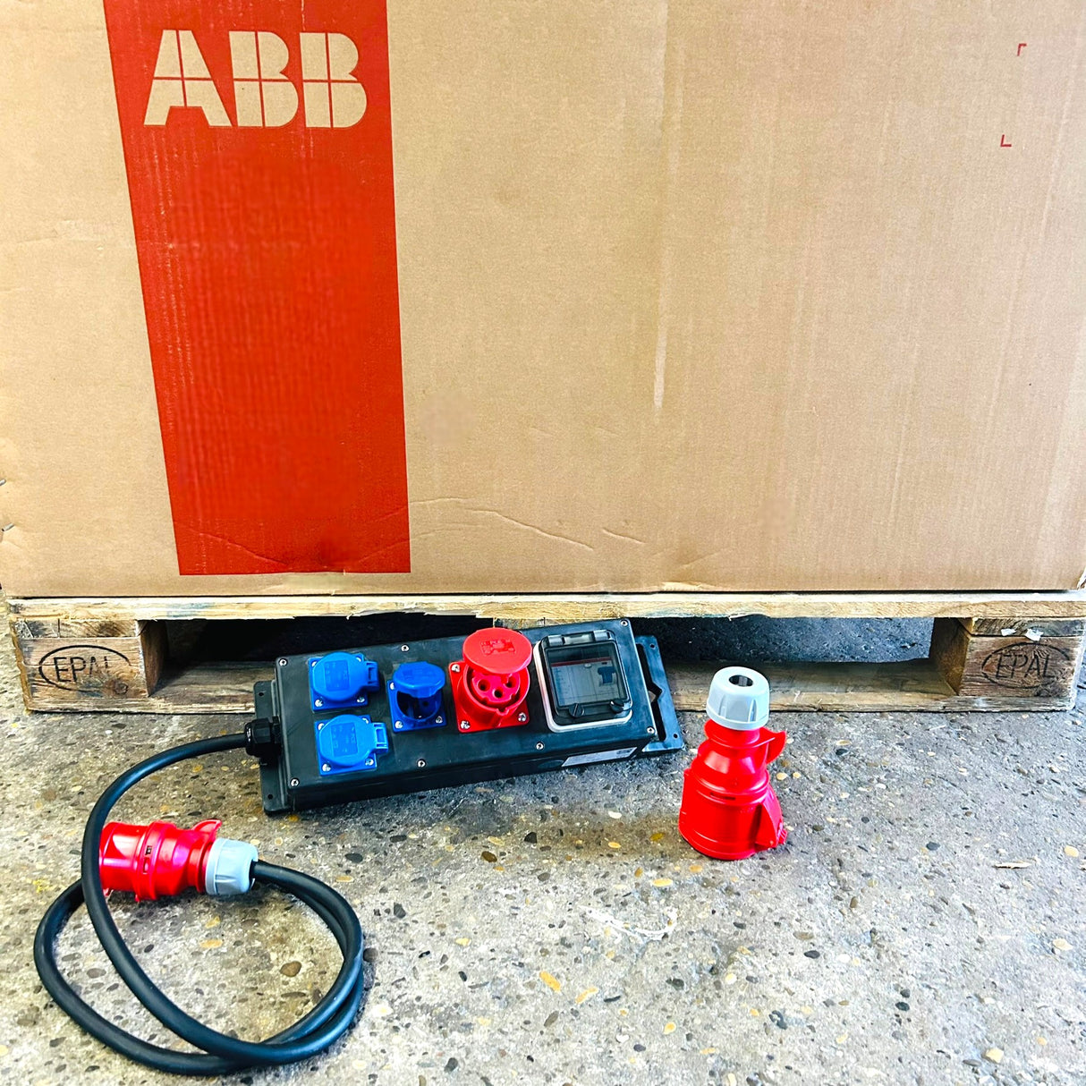 SANOS Mobilverteiler ABB/PCE - 1x CEE 16A und 3x Schukdosen mit FI & Zuleitung | SAN026