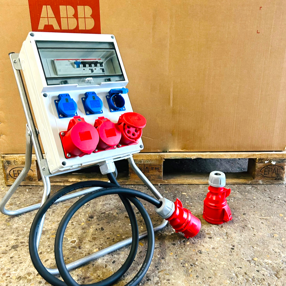 SANOS Standverteiler ABB/PCE - 1x CEE 32A 2x CEE 16A und 3x Schukodose mit FI & Zuleitung | SAN029