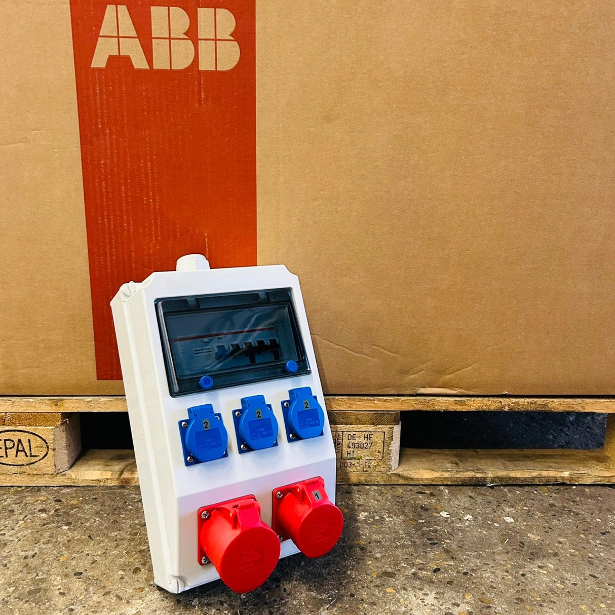 SANOS Wandverteiler ABB/PCE - 1x CEE 32A 1x CEE 16A und 3x Schukodosen mit FI | SAN037