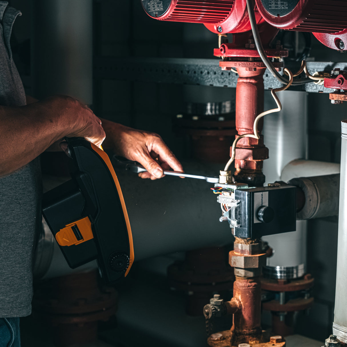 LED-Akku-Arbeitsleuchte, 20 W, IP54, inkl. 18 V Akku-Adapter, USB-Ausgang