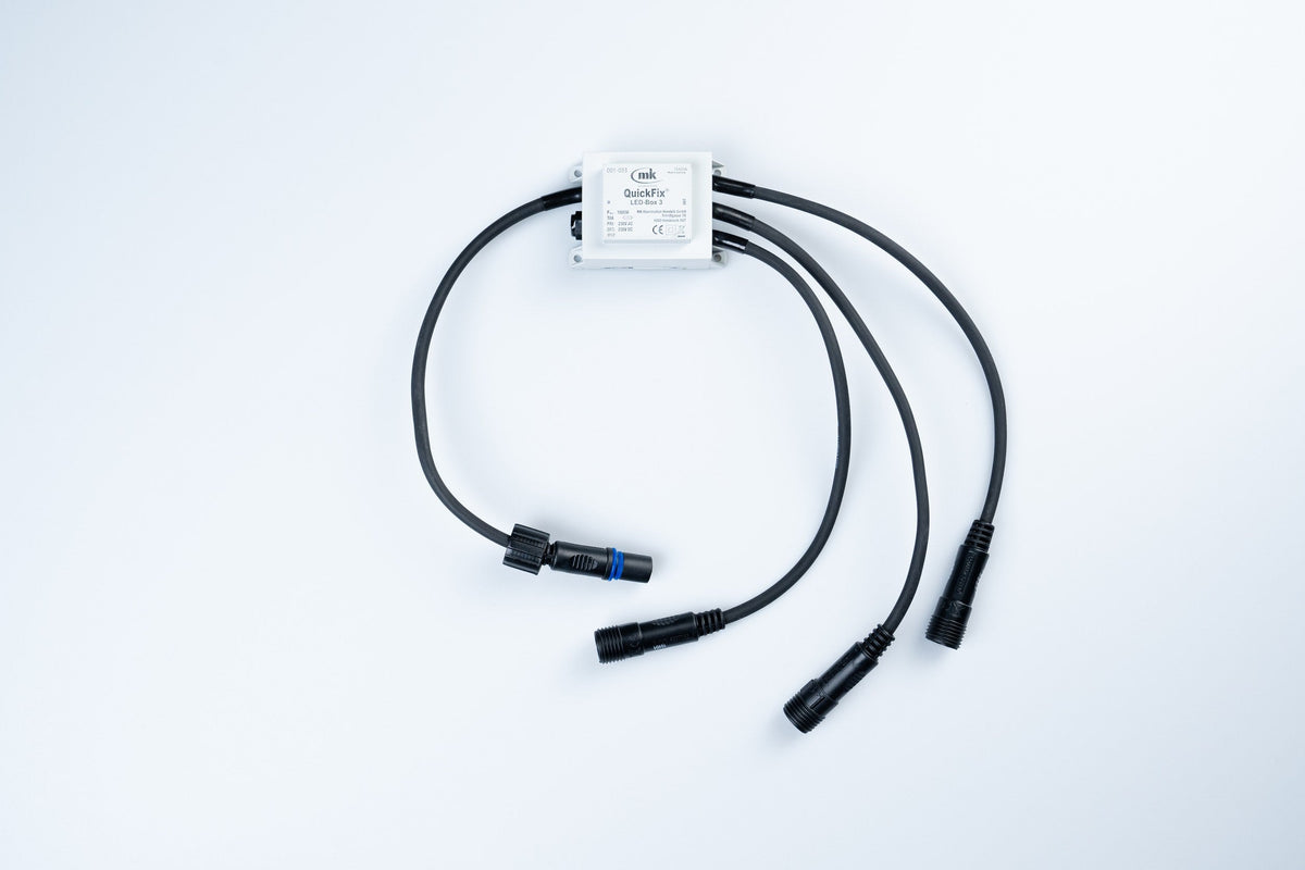 MK Illumination QF+ Verteilerdose mit Überlastsicherung – 3 oder 5 Ausgänge, 1.800 W – 3 Ausgänge (001-033) – Anwendung / Detail
