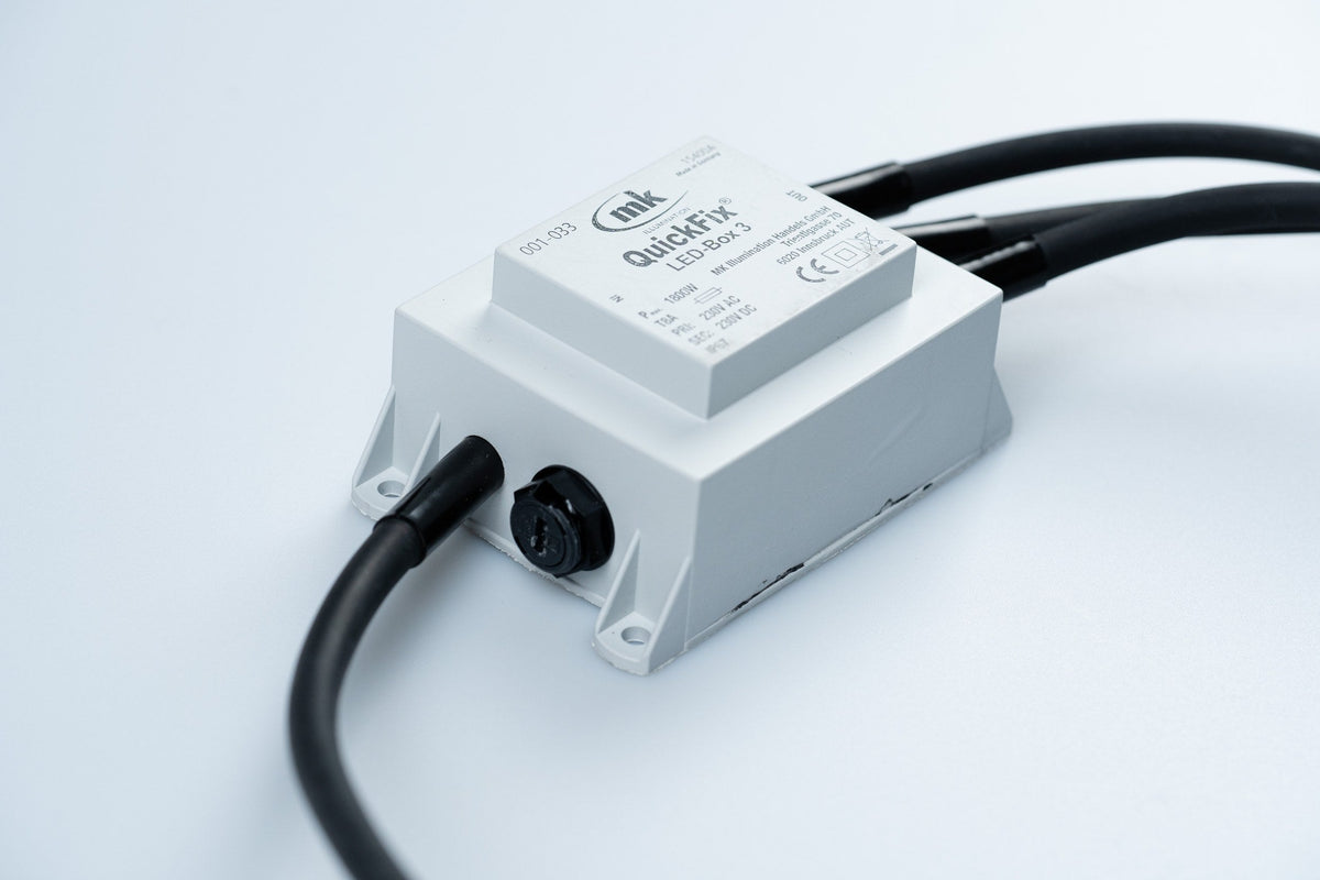 MK Illumination QF+ Verteilerdose mit Überlastsicherung – 3 oder 5 Ausgänge, 1.800 W – 3 Ausgänge (001-033) – Anwendung / Detail