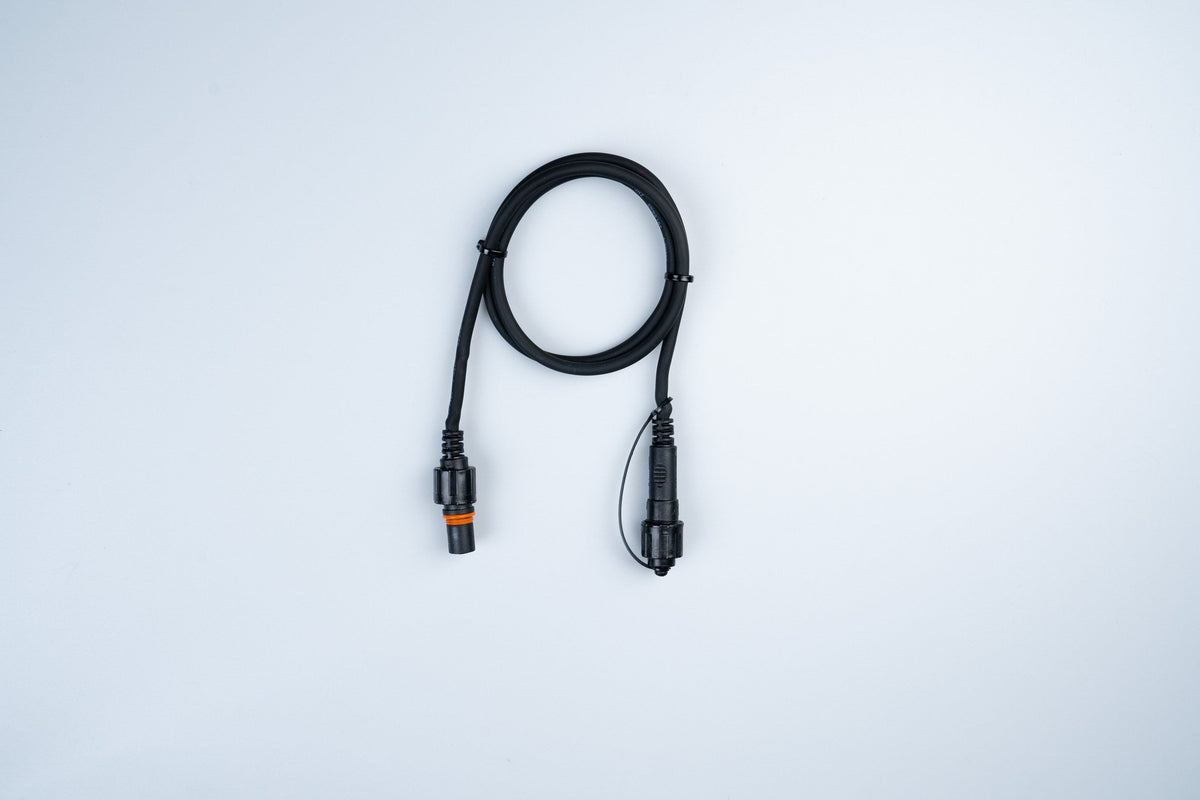 MK Illumination QuickFix® 36 V Verlängerung & T-Verteiler 230-V-Seite – Verlängerung 1 m / Schwarz (003-103) – Anwendung / Detail