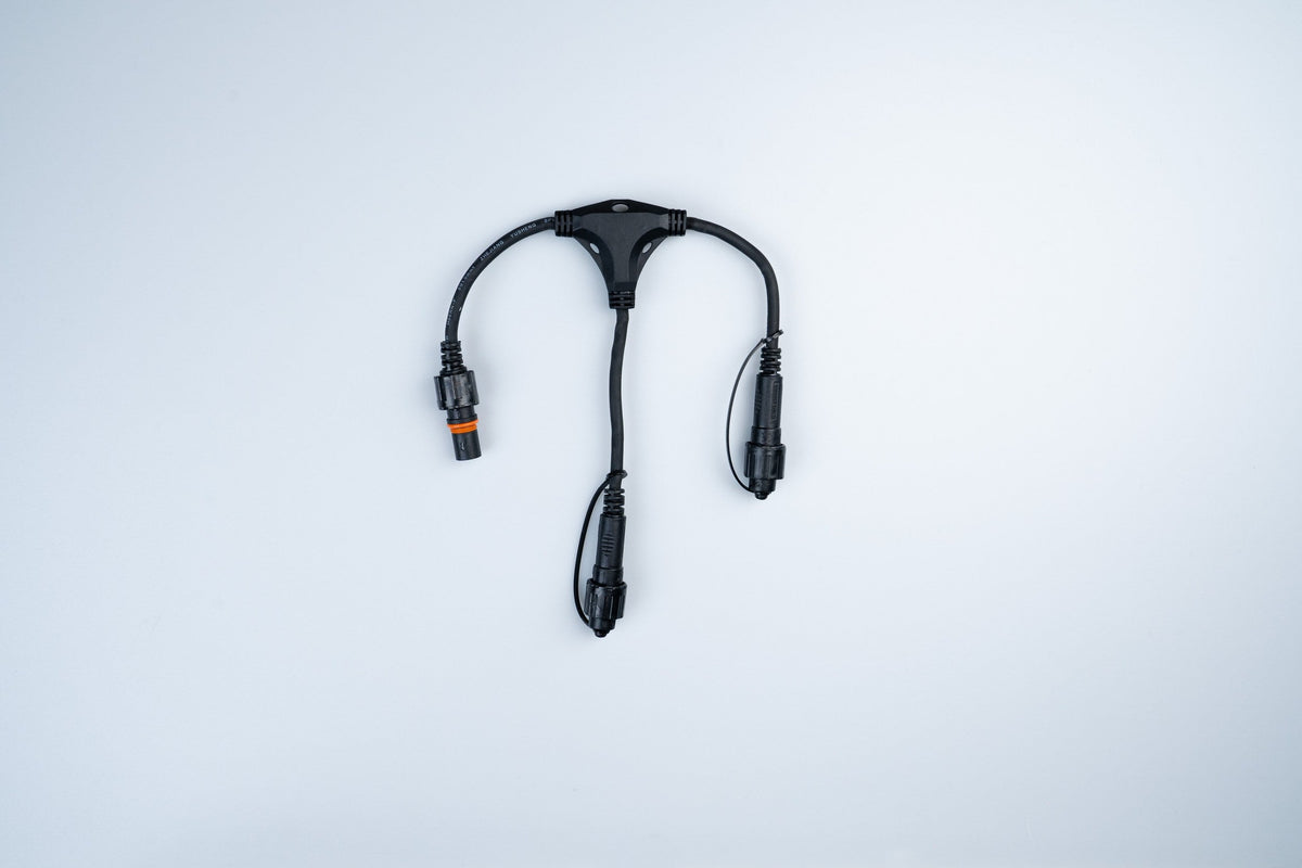 MK Illumination QuickFix® 36 V Verlängerung & T-Verteiler 230-V-Seite – T-Verteiler 2 Ausgänge / Schwarz (003-121)