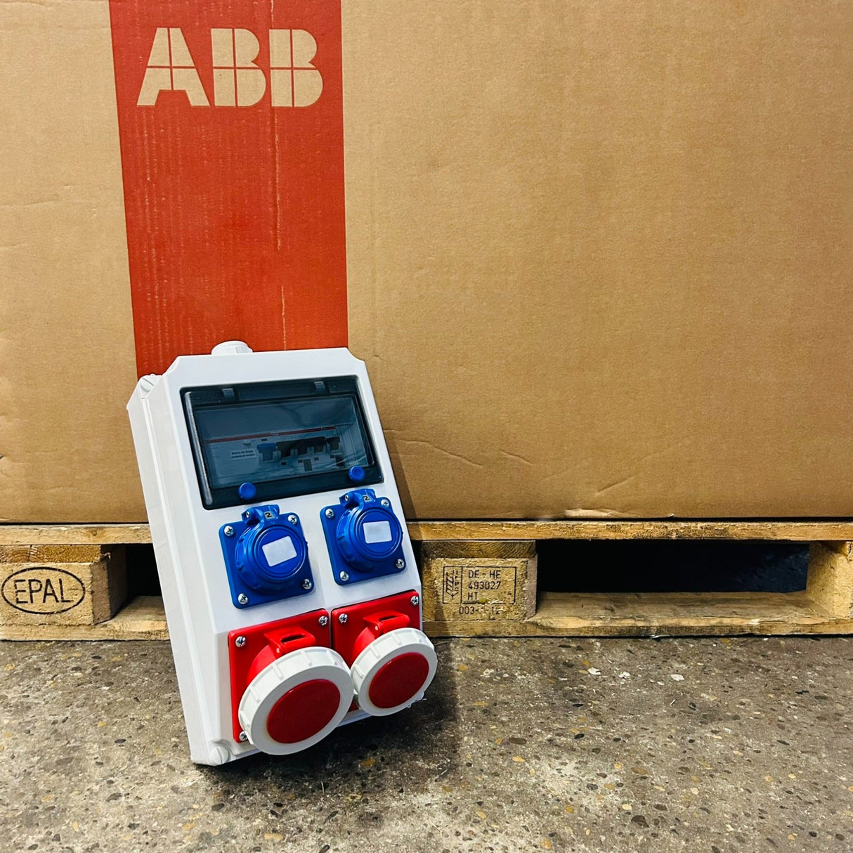 SANOS IP67 Wandverteiler ABB/PCE -  1x CEE 32A 1x CEE 16A und 2x Schukodose mit FI | SAN035