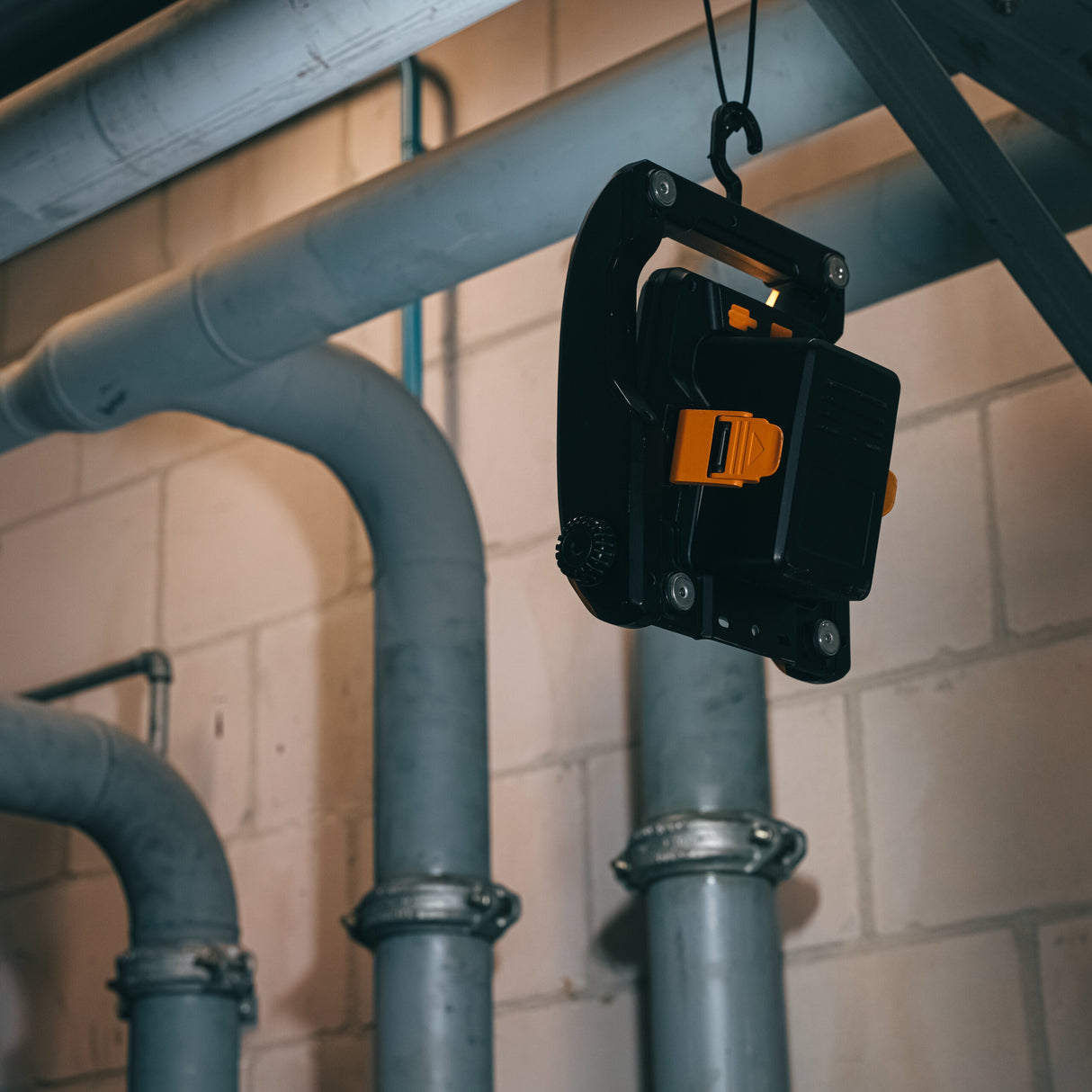 LED-Akku-Arbeitsleuchte, 20 W, IP54, inkl. 18 V Akku-Adapter, USB-Ausgang